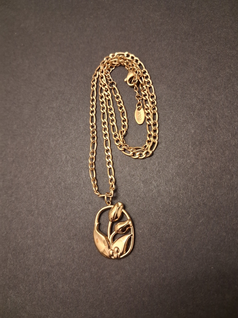 Gold Floral Pendant Necklace
